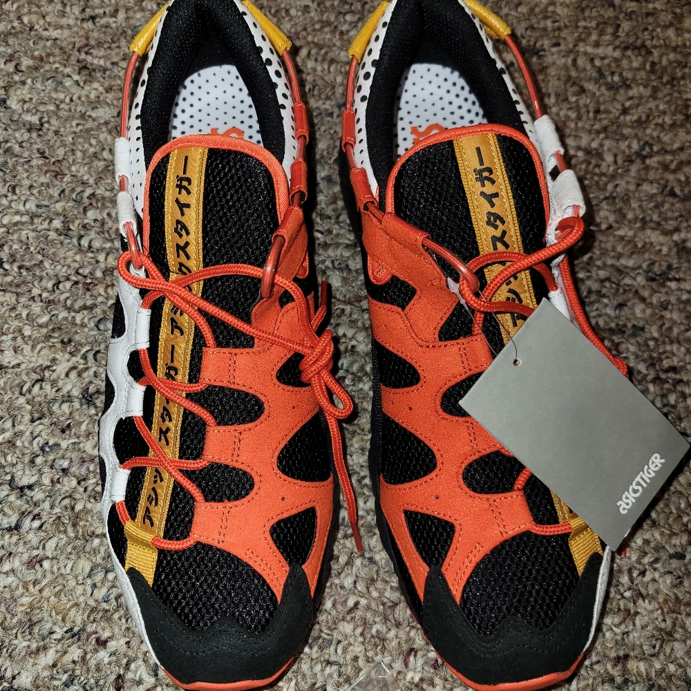 Men running shoes